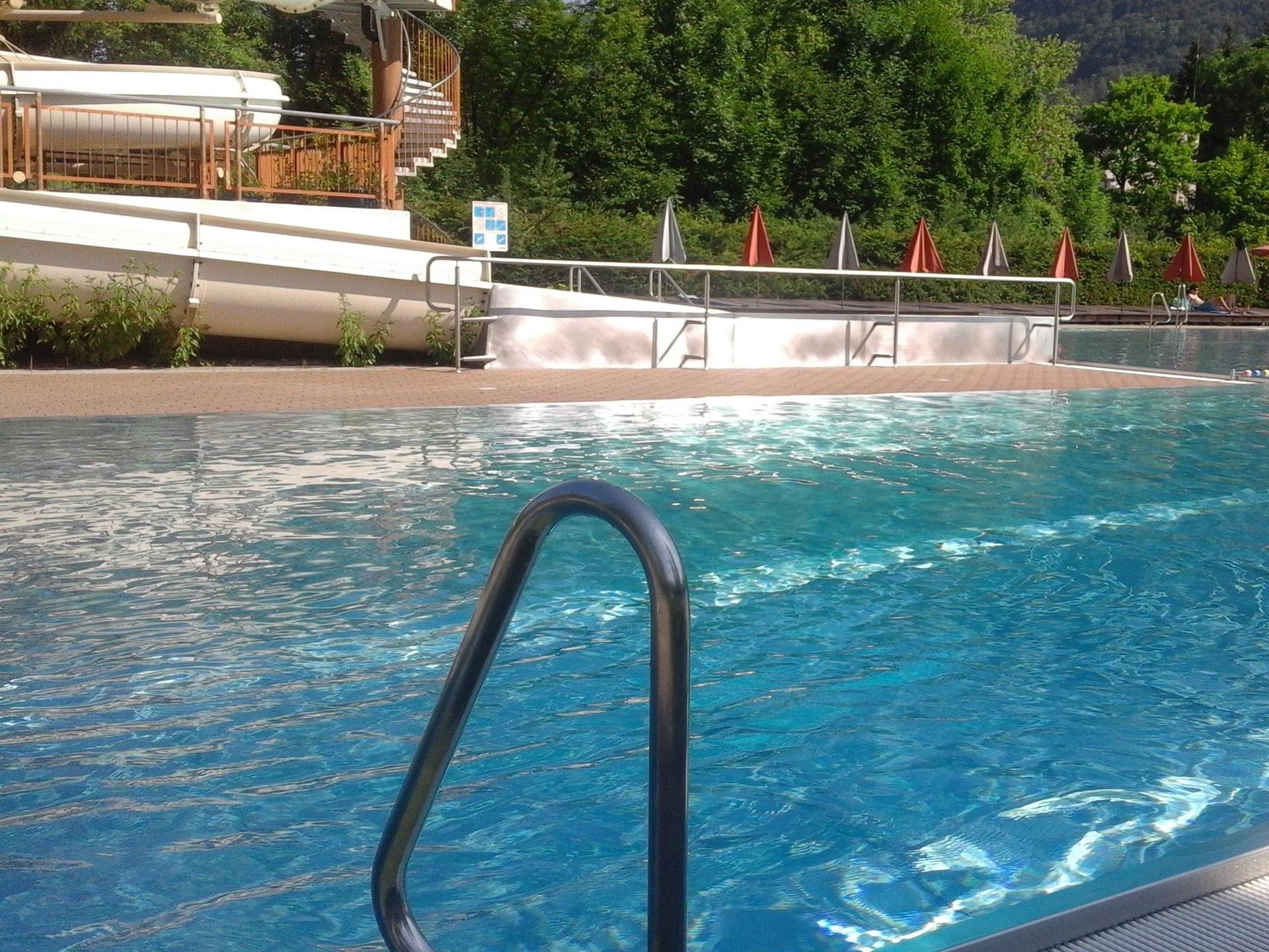 Kühle Erfrischung im Freibad Grünau im Almtal